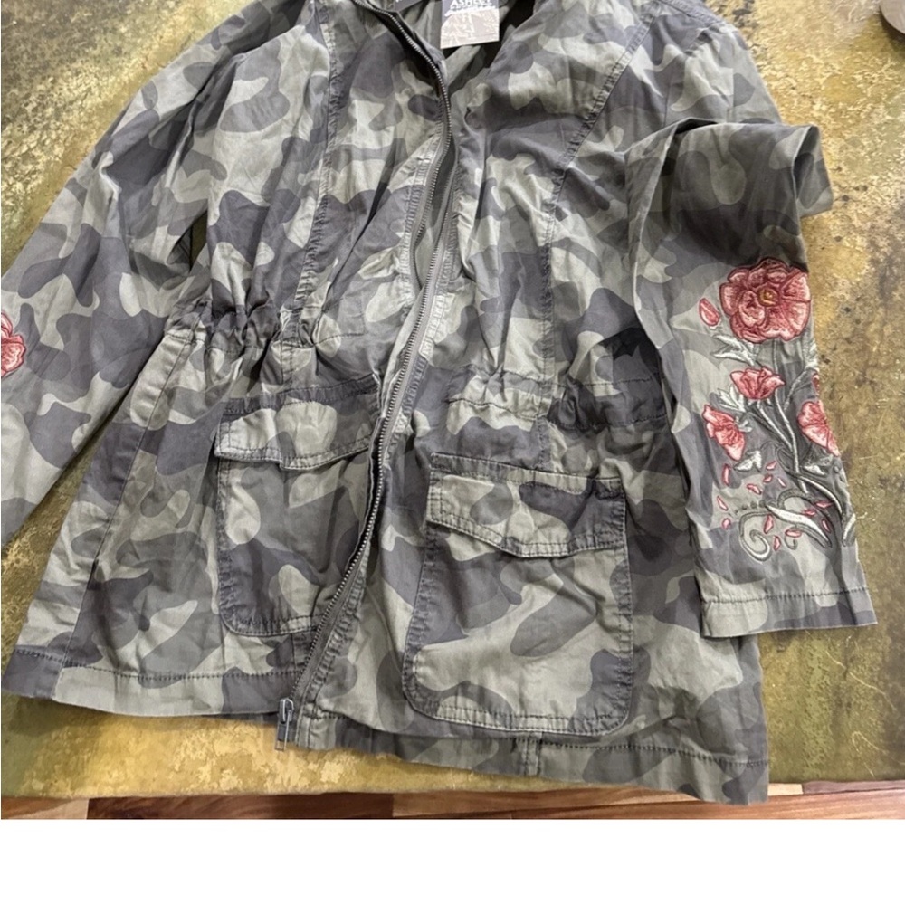 NWT Ashley Downtown Collection Camouflage Jacket with Floral Embroidery W size L